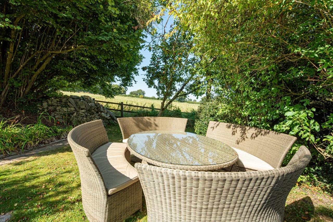 Wisteria View With Hottub & Cabin Sleeps 20 Chippenham  Exterior photo