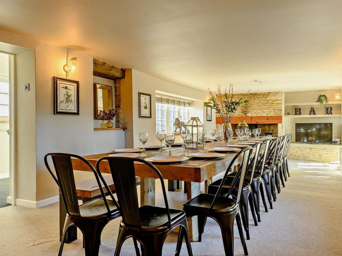 Wisteria View With Hottub & Cabin Sleeps 20 Chippenham  Exterior photo