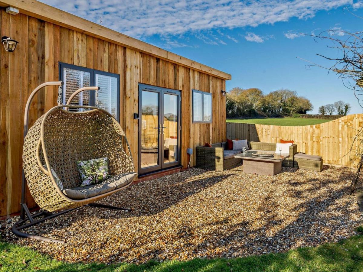 Wisteria View With Hottub & Cabin Sleeps 20 Chippenham  Exterior photo