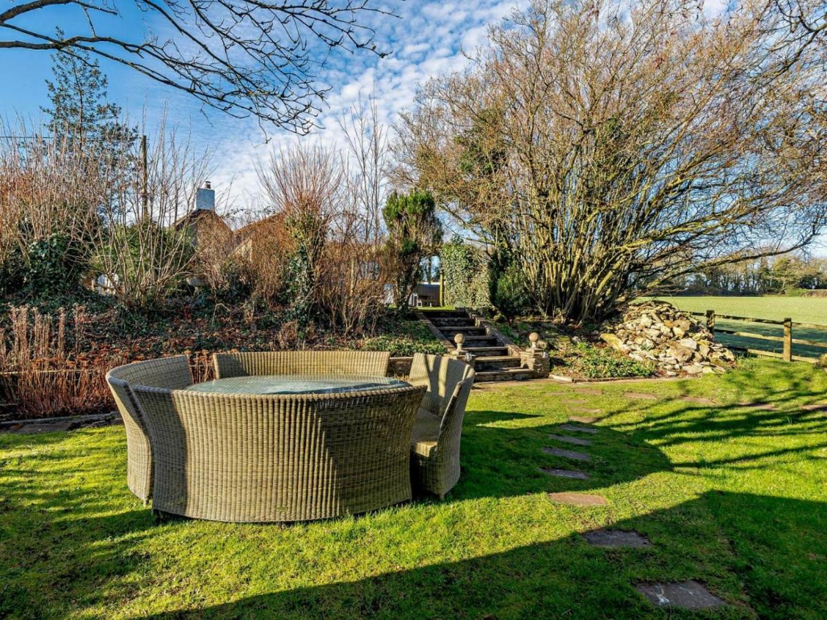 Wisteria View With Hottub & Cabin Sleeps 20 Chippenham  Exterior photo